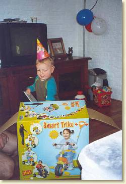 20050917-01 Jarig - eerste kado